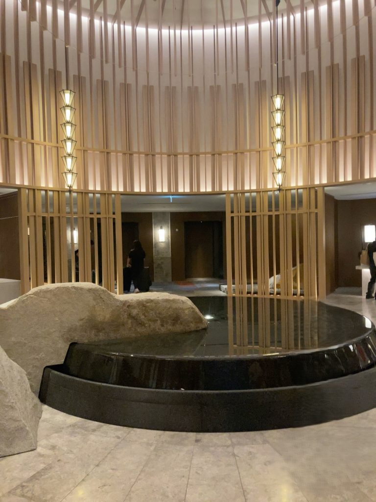 ウォルドーフアストリアのチェックインカウンターフロア