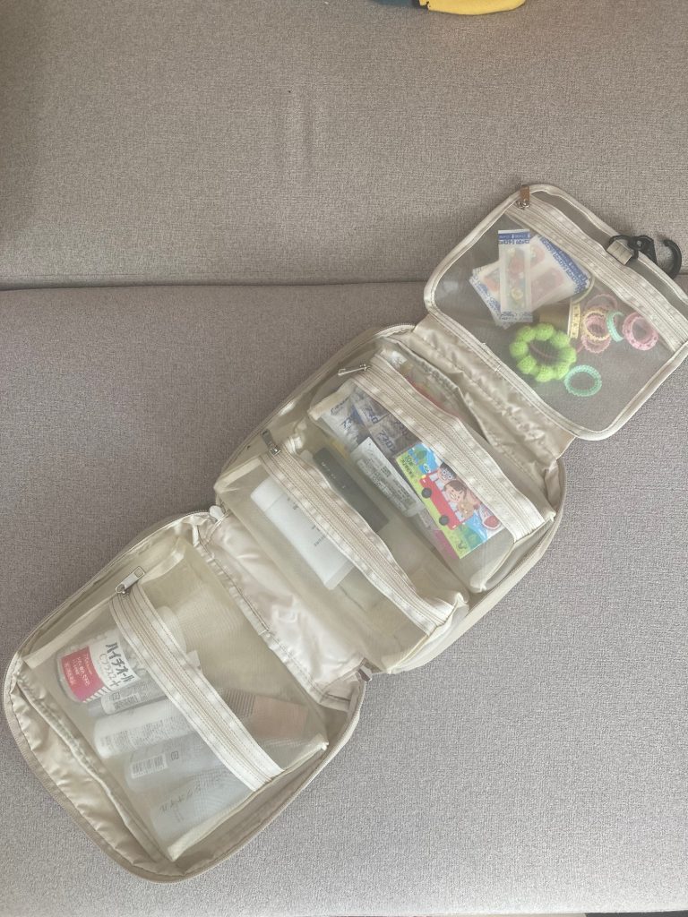 トラベルポーチ