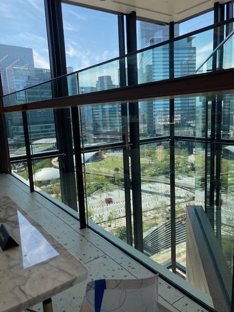 ロビーから見えるグラングリーン