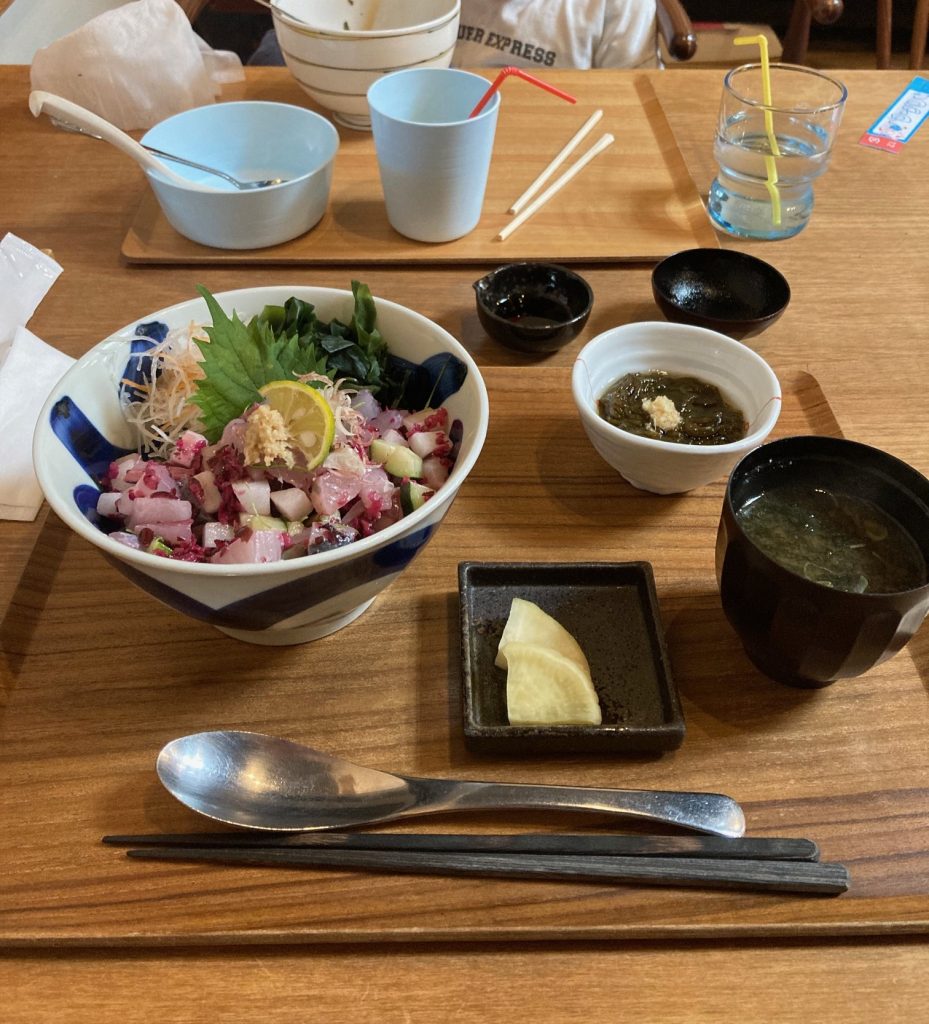 小田原MOIRIMESHIの海鮮丼